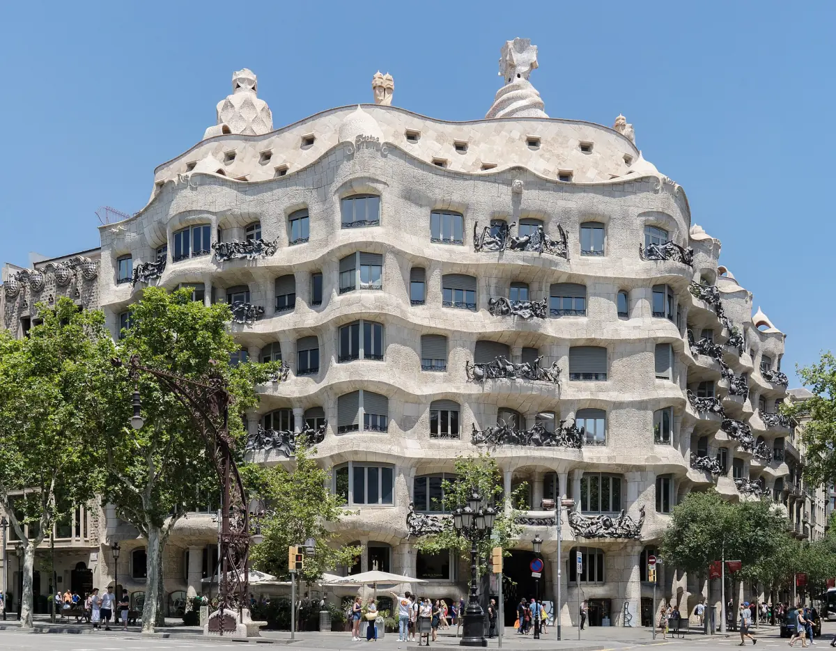 The wavy stone facade of Casa Milà, La Pedrera