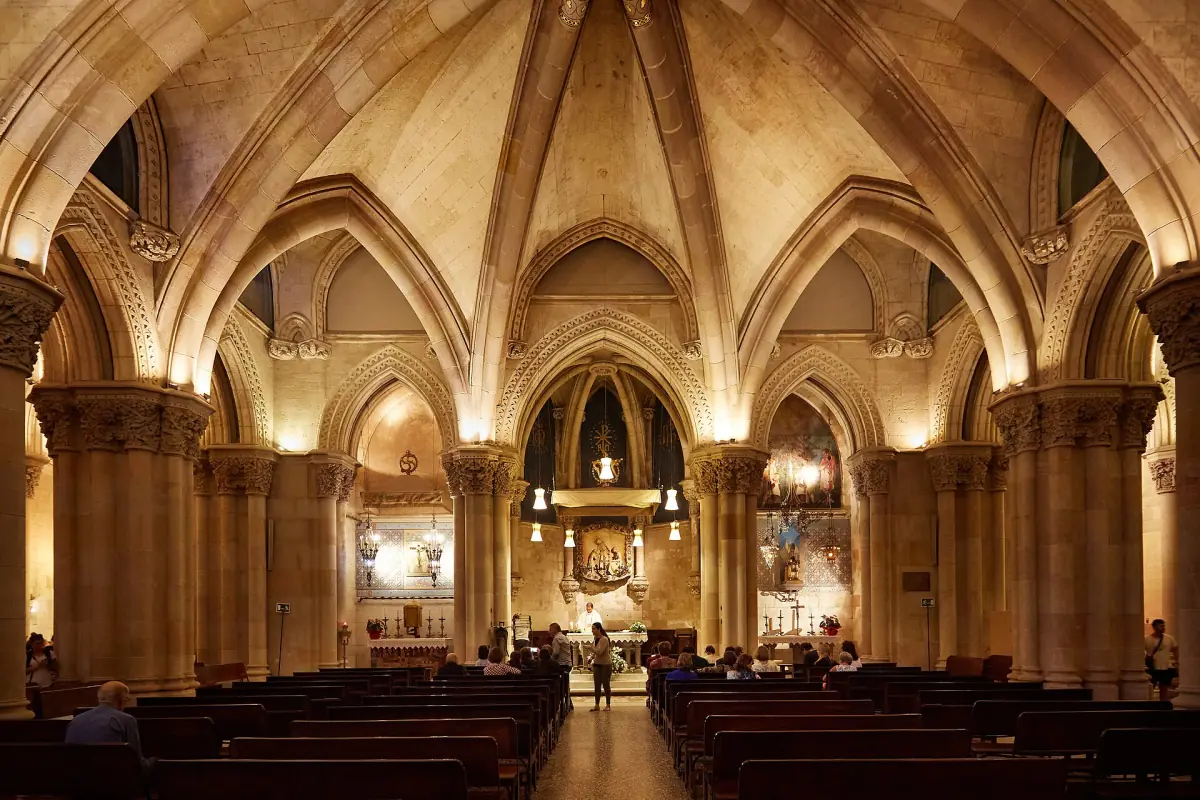 The crypt of the Sagrada Família with its vaulted ceiling